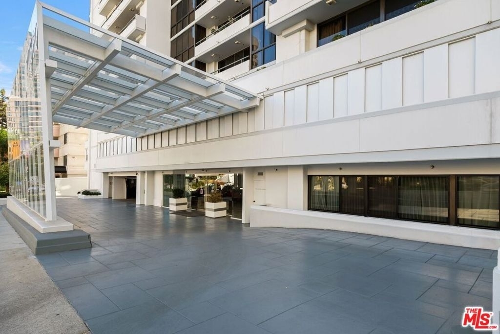 10660 Wilshire Boulevard - Photo 1