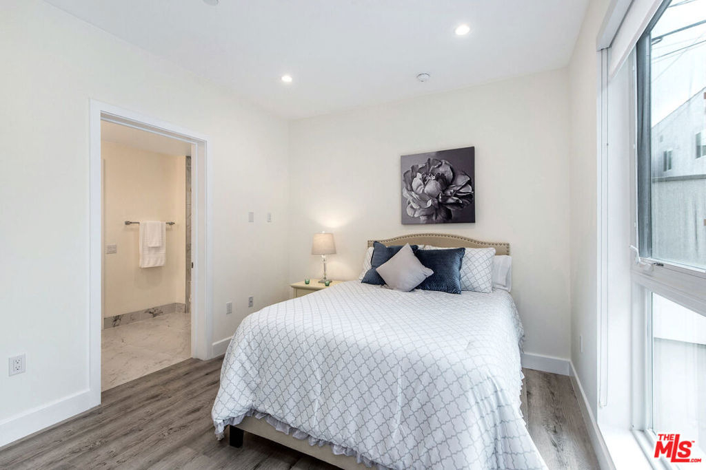 1249 S Holt Avenue - Photo 14