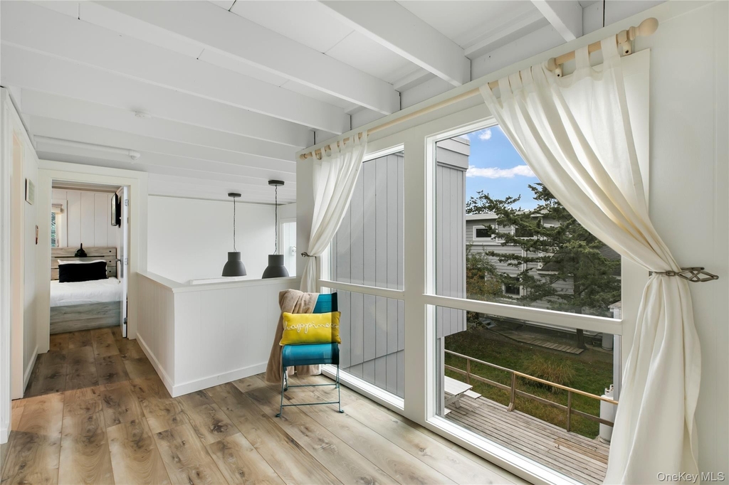 54 Thompson Avenue - Photo 8