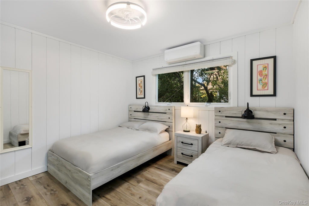54 Thompson Avenue - Photo 7