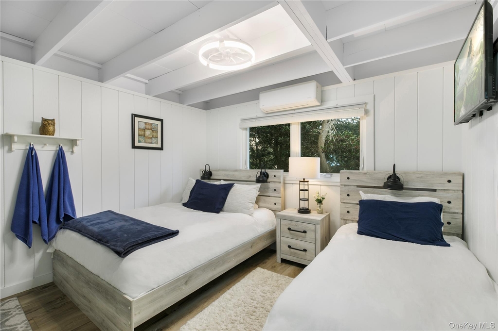 54 Thompson Avenue - Photo 9