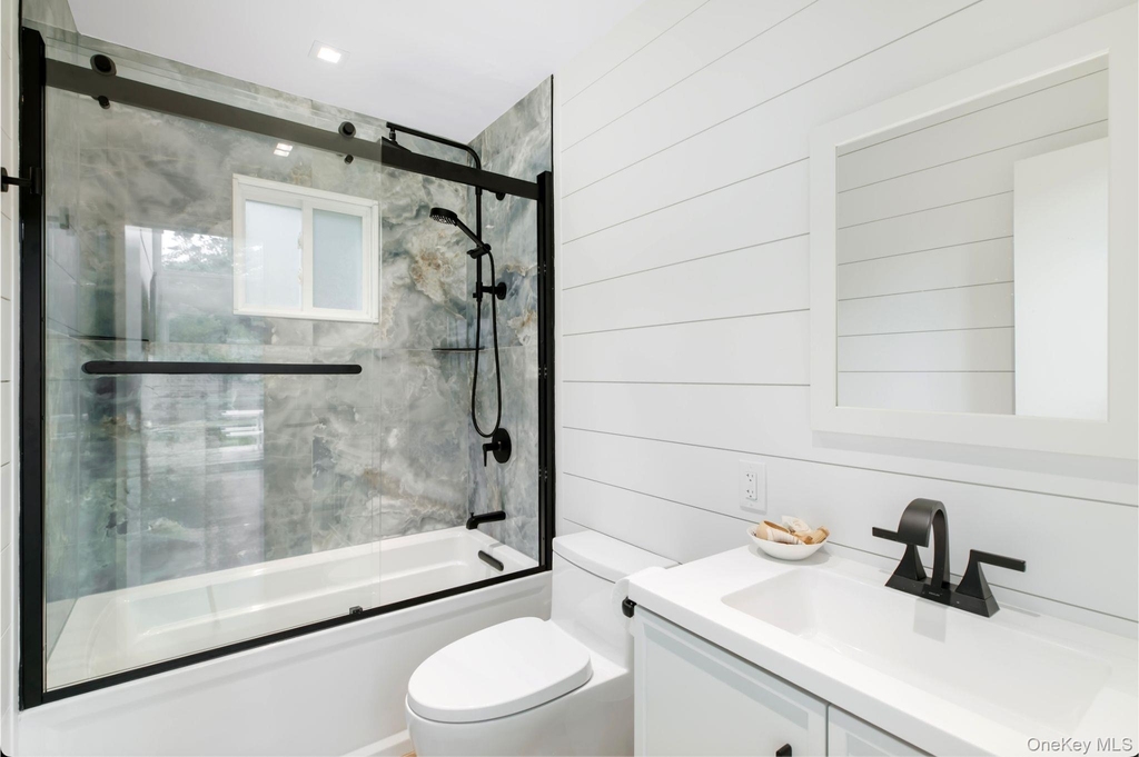 54 Thompson Avenue - Photo 13