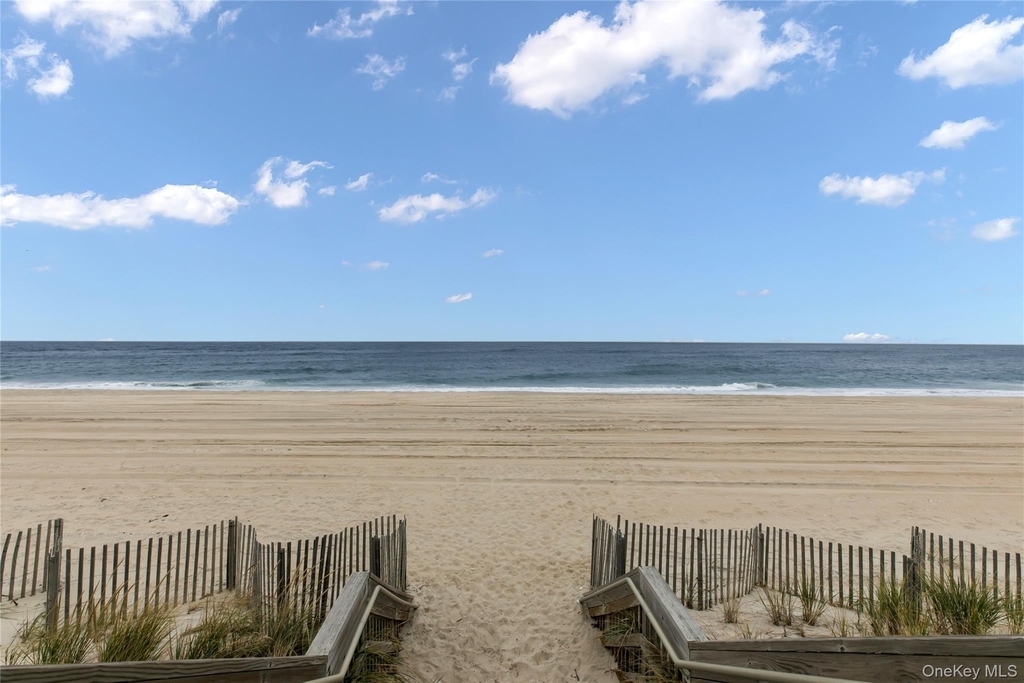 54 Thompson Avenue - Photo 12