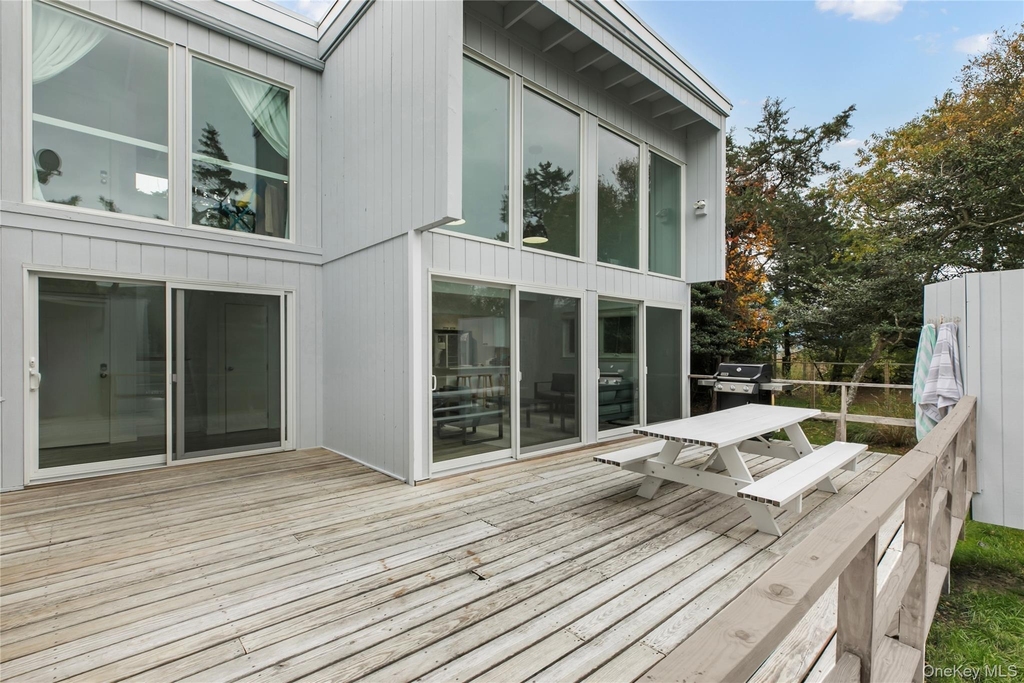 54 Thompson Avenue - Photo 1