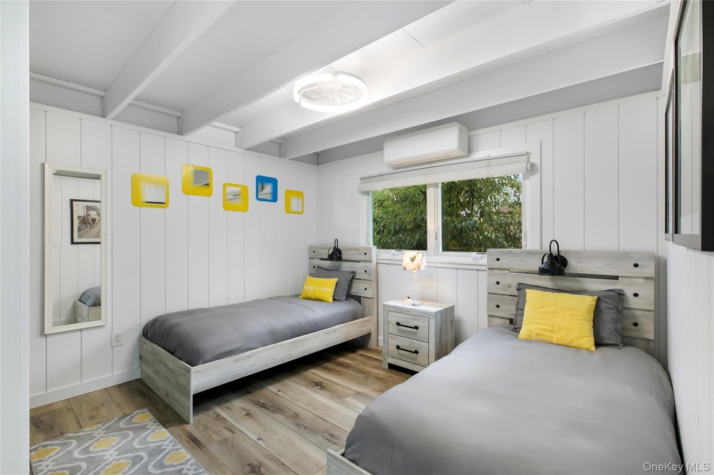 54 Thompson Avenue - Photo 10