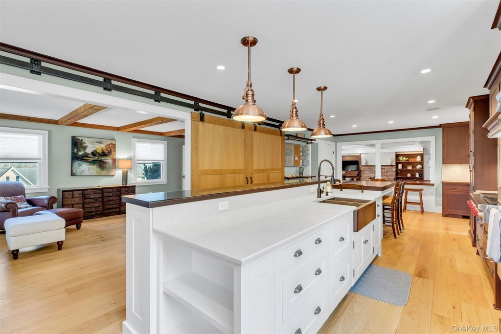 345 Colonial Road - Photo 5