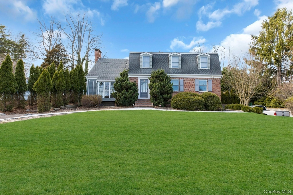 345 Colonial Road - Photo 0