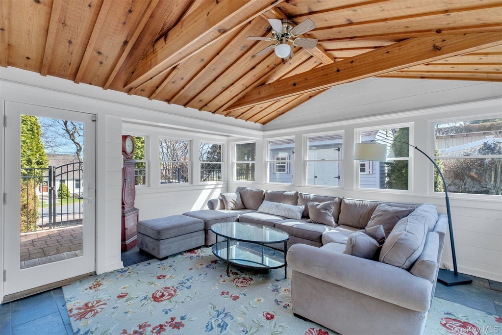 345 Colonial Road - Photo 12