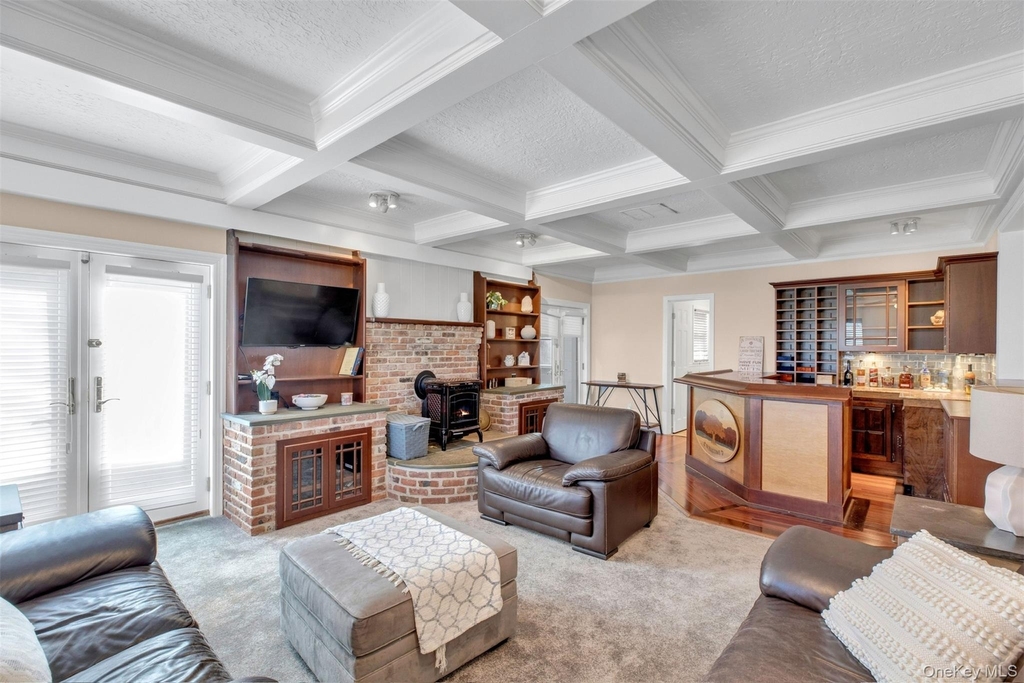 345 Colonial Road - Photo 9