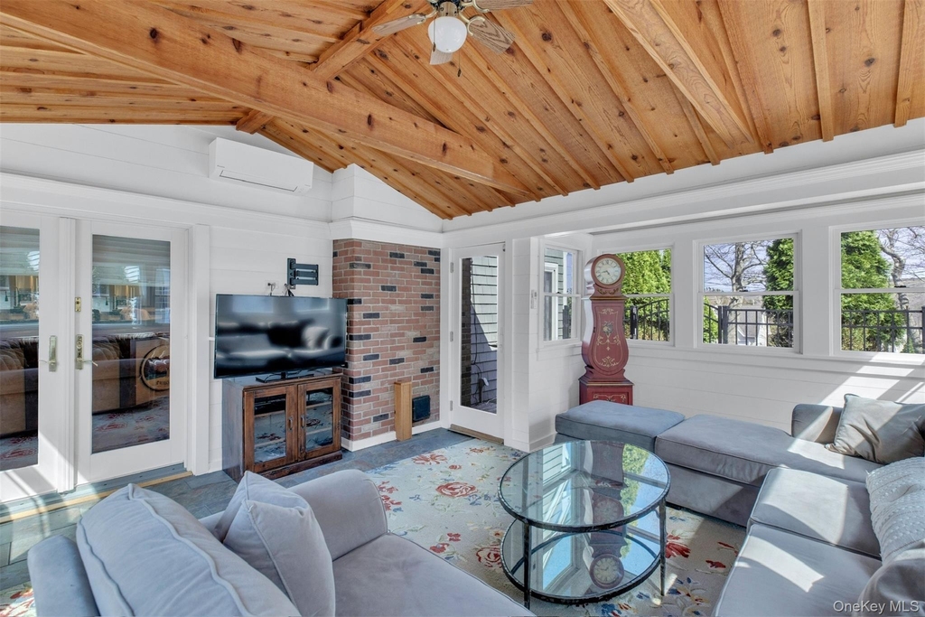 345 Colonial Road - Photo 13