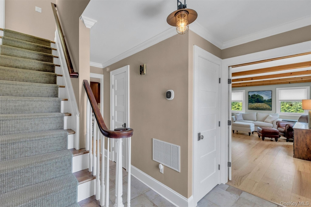345 Colonial Road - Photo 2