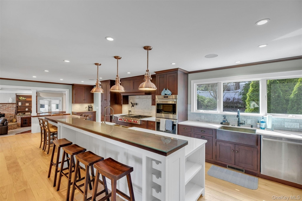 345 Colonial Road - Photo 8