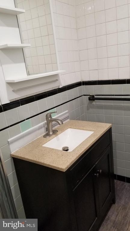 1120 Locust Street - Photo 2