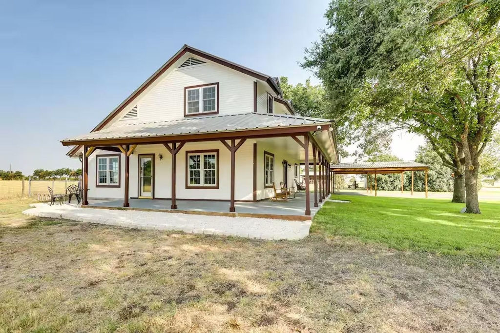 1616 County Road 463 - Photo 2