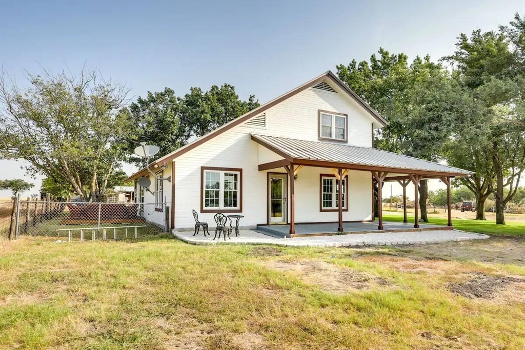 1616 County Road 463 - Photo 0