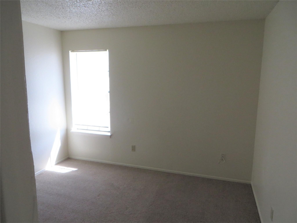 2217 Katy Ln - Photo 6