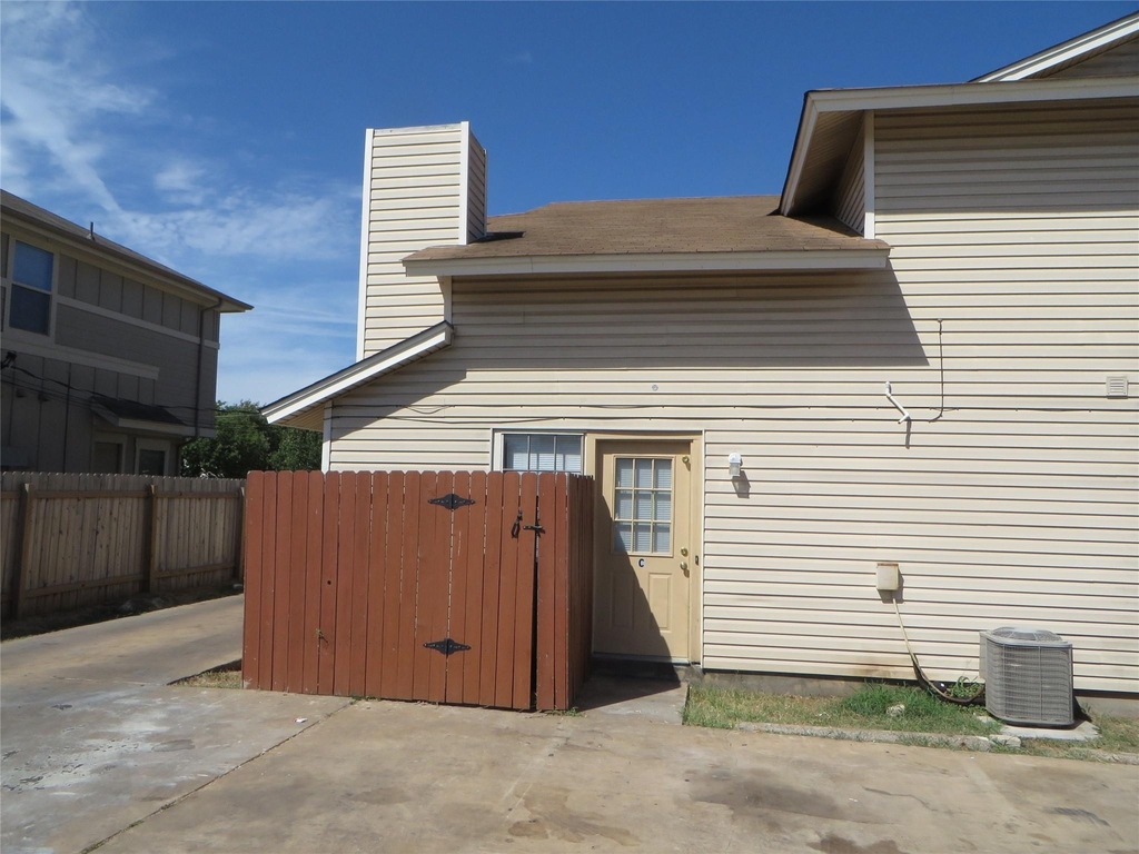 2217 Katy Ln - Photo 1