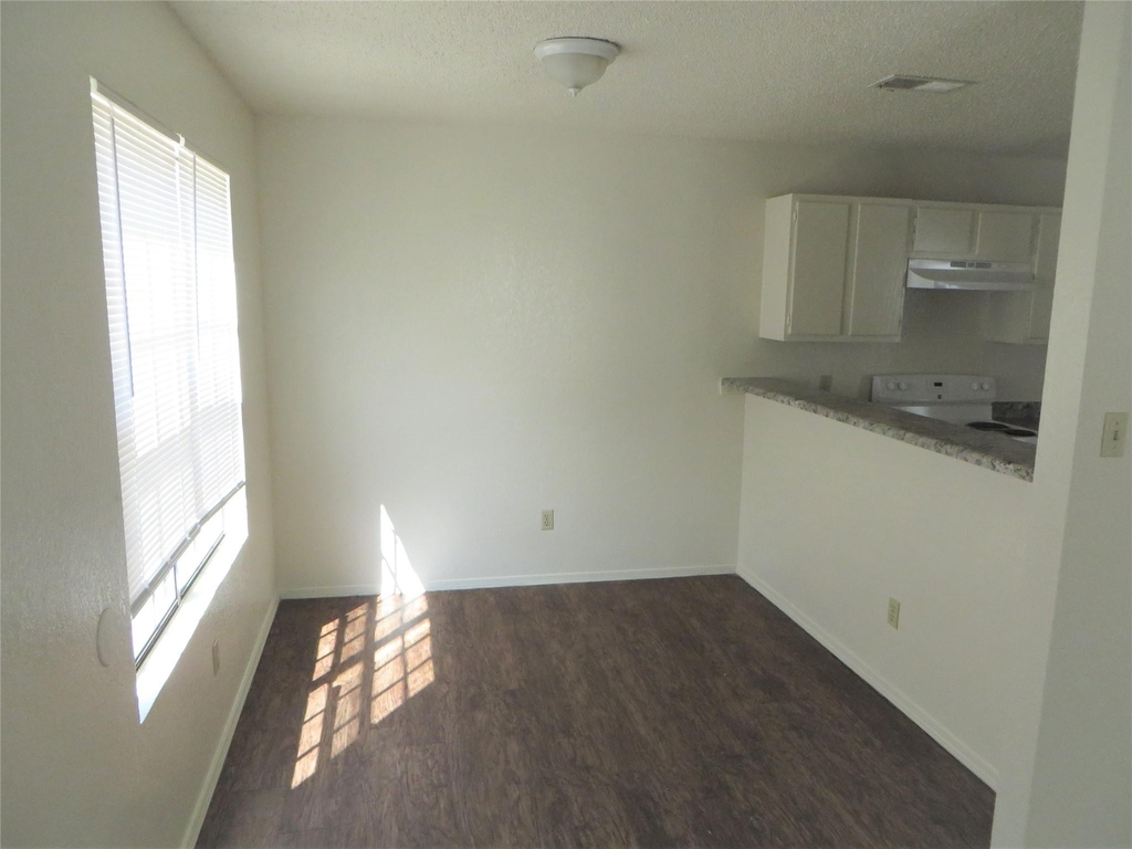 2217 Katy Ln - Photo 19