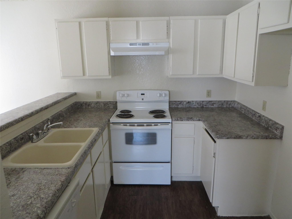 2217 Katy Ln - Photo 17