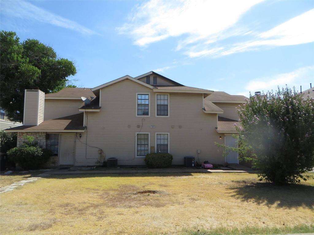 2217 Katy Ln - Photo 2