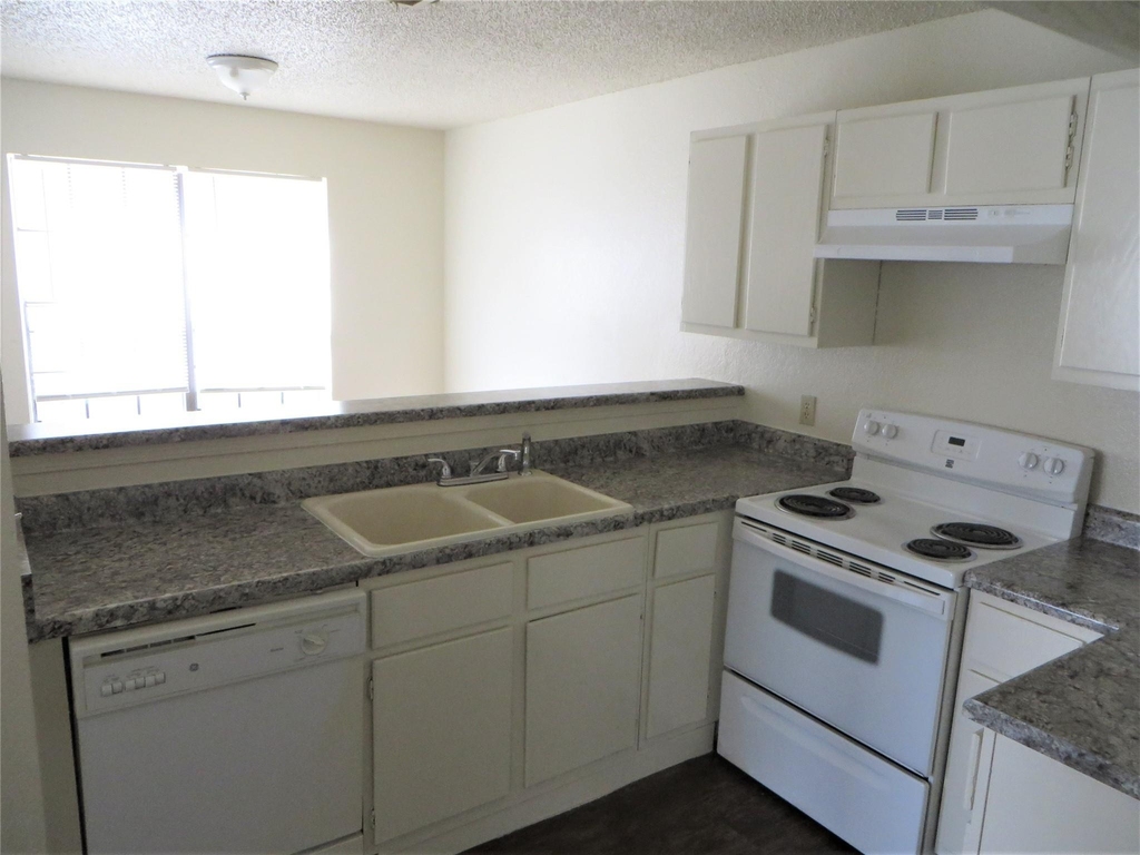 2217 Katy Ln - Photo 12