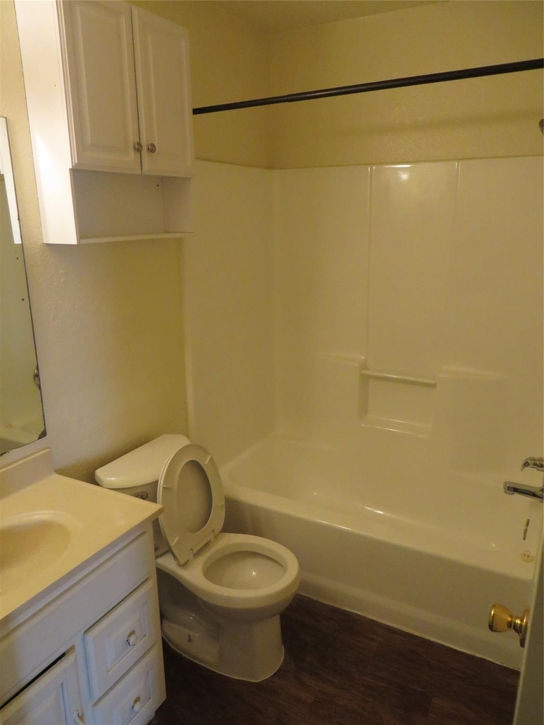 2217 Katy Ln - Photo 13