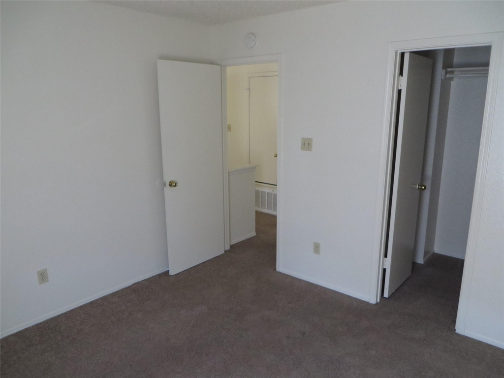 2217 Katy Ln - Photo 4