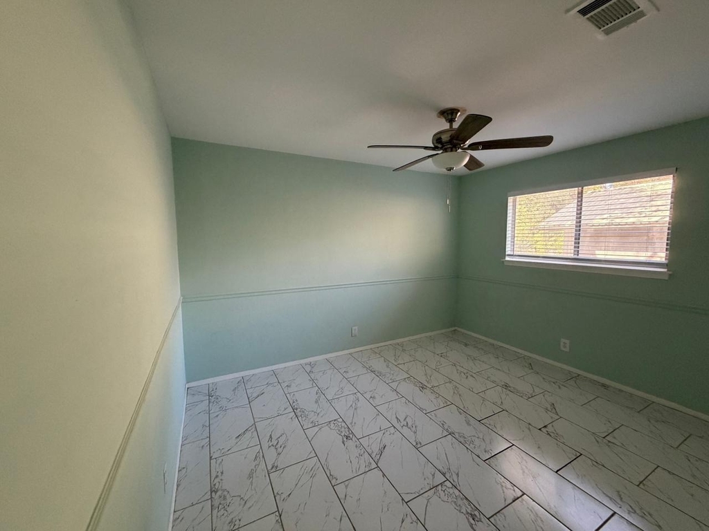 9405 Newberry Dr - Photo 8