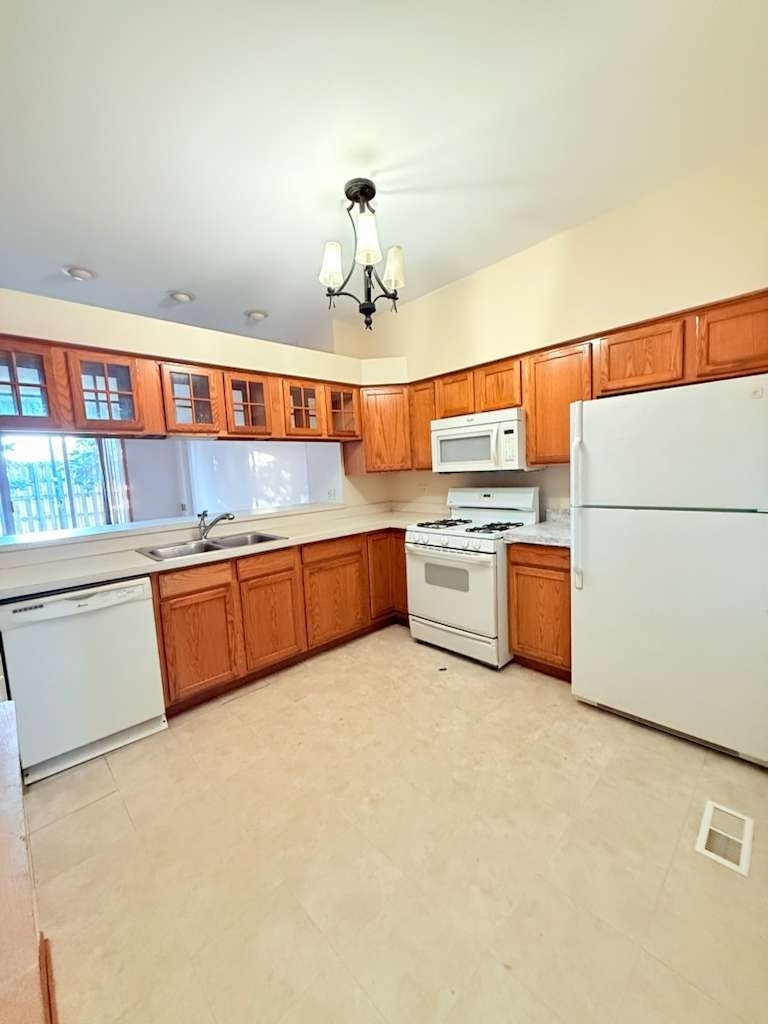 705 Blossom Court - Photo 2