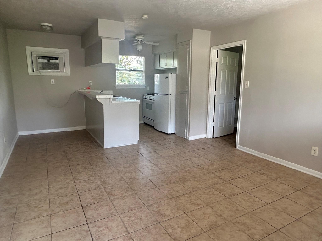 8232 Glenview Drive - Photo 2
