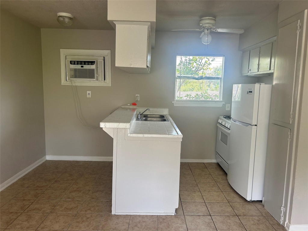 8232 Glenview Drive - Photo 5