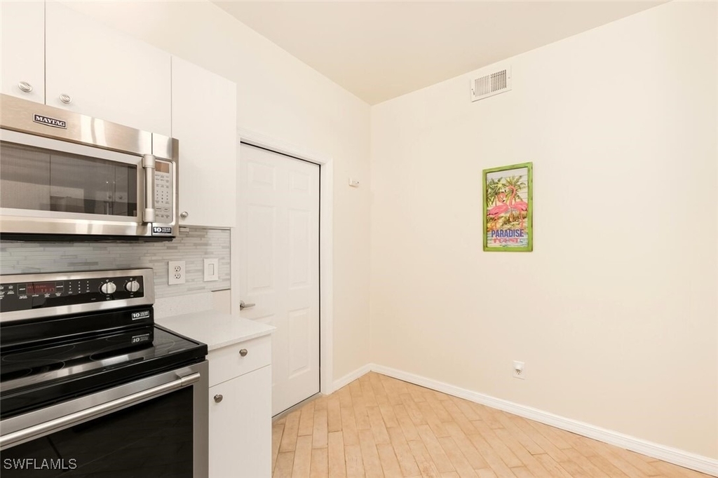 636 Windsor Square - Photo 8