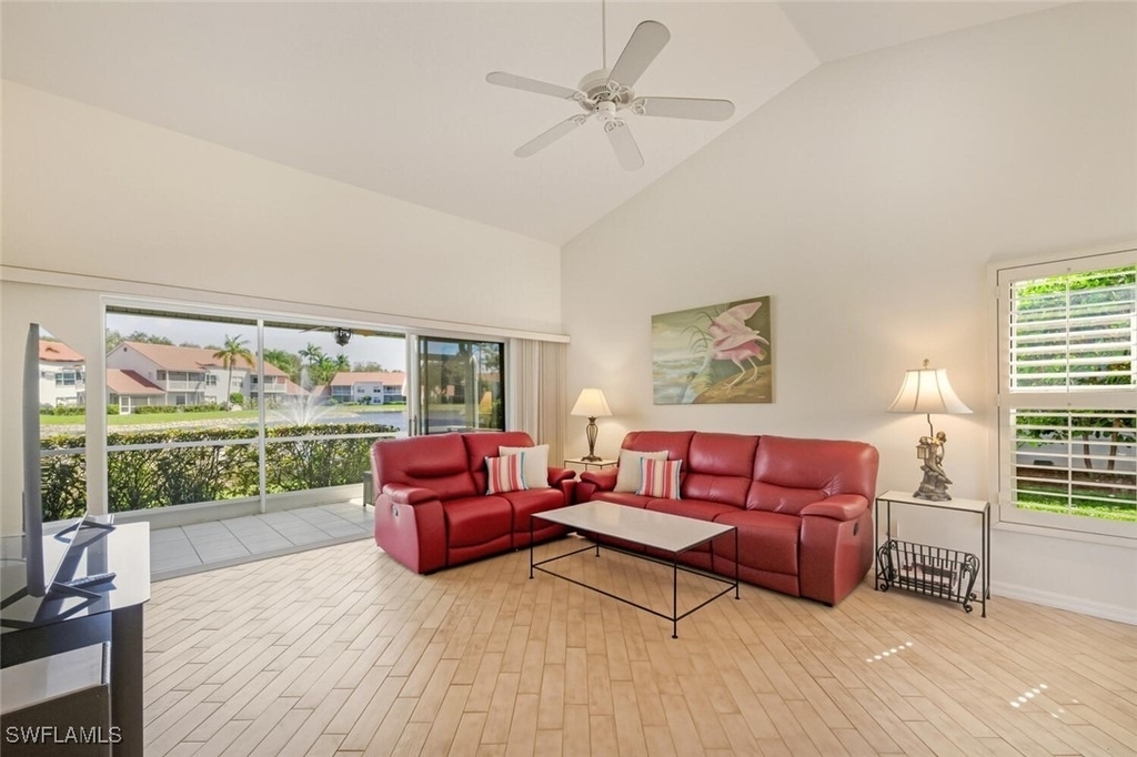 636 Windsor Square - Photo 2