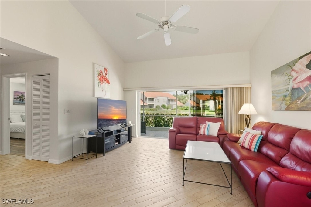 636 Windsor Square - Photo 3