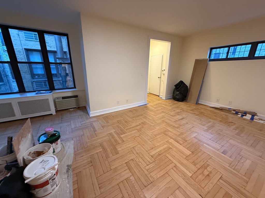 East 63rd Street - Photo 3