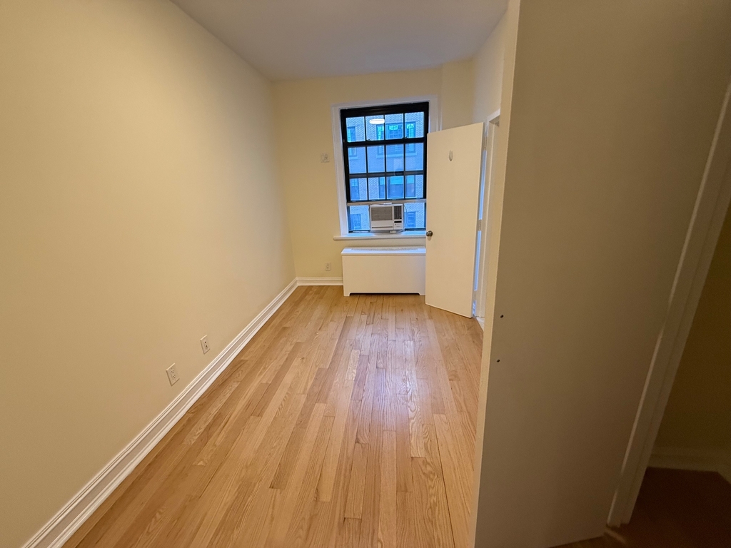 East 63rd Street - Photo 7