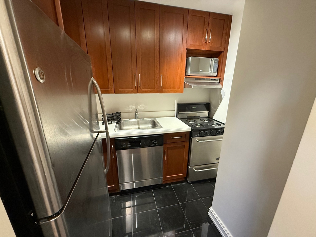 East 63rd Street - Photo 9