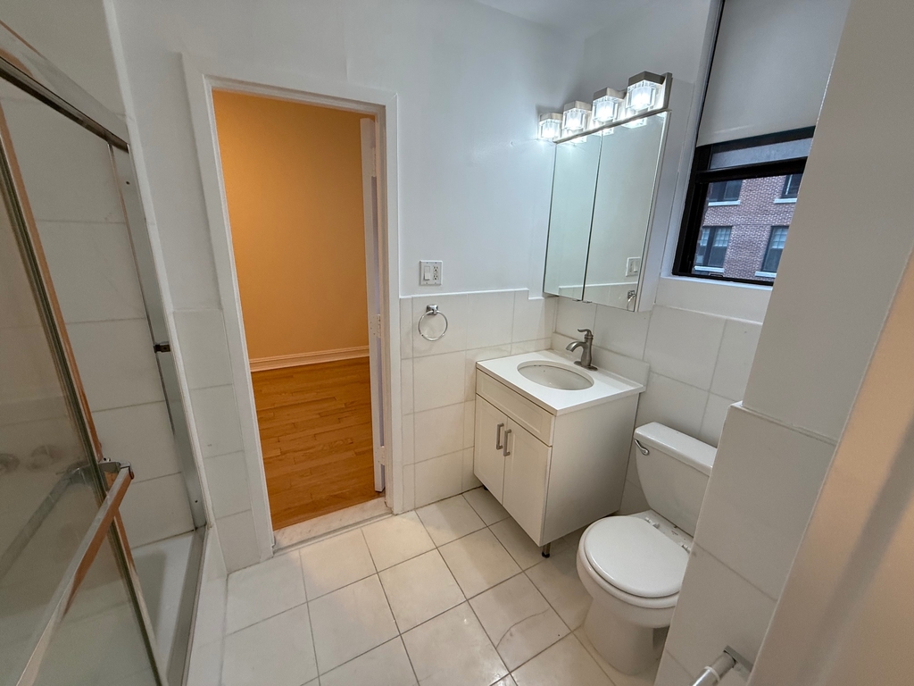 East 63rd Street - Photo 6
