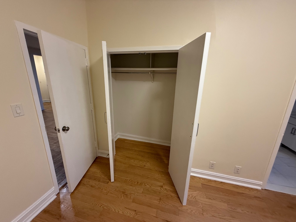 East 63rd Street - Photo 5