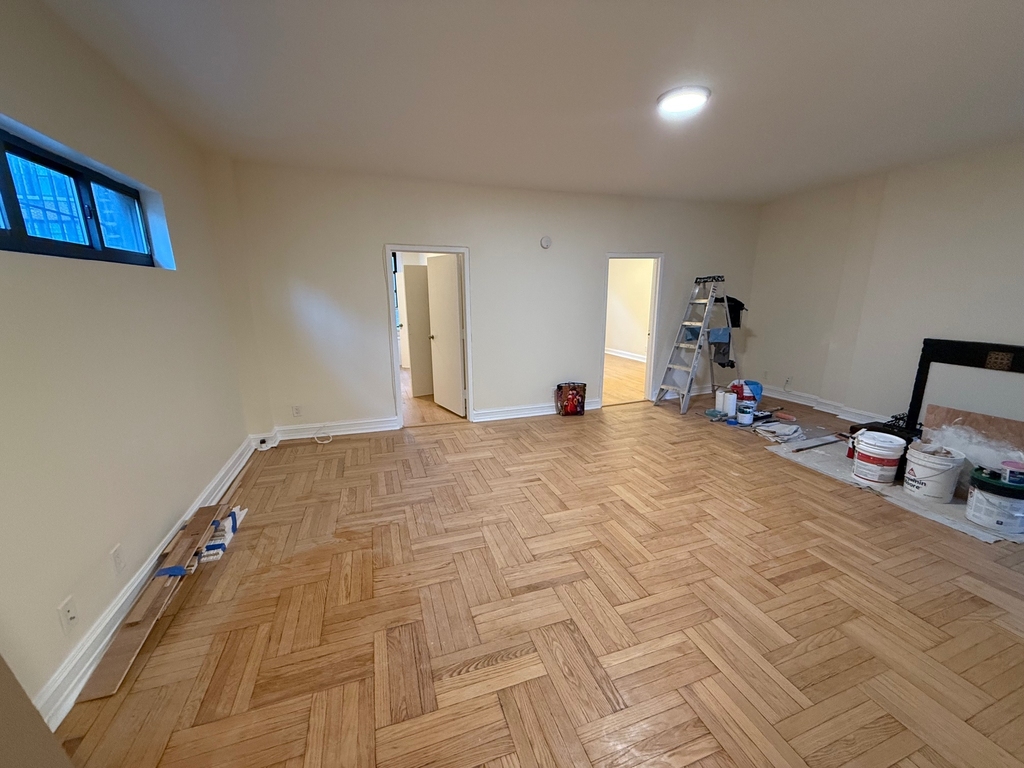 East 63rd Street - Photo 0