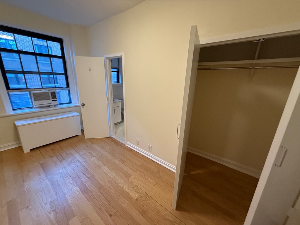 East 63rd Street - Photo 8