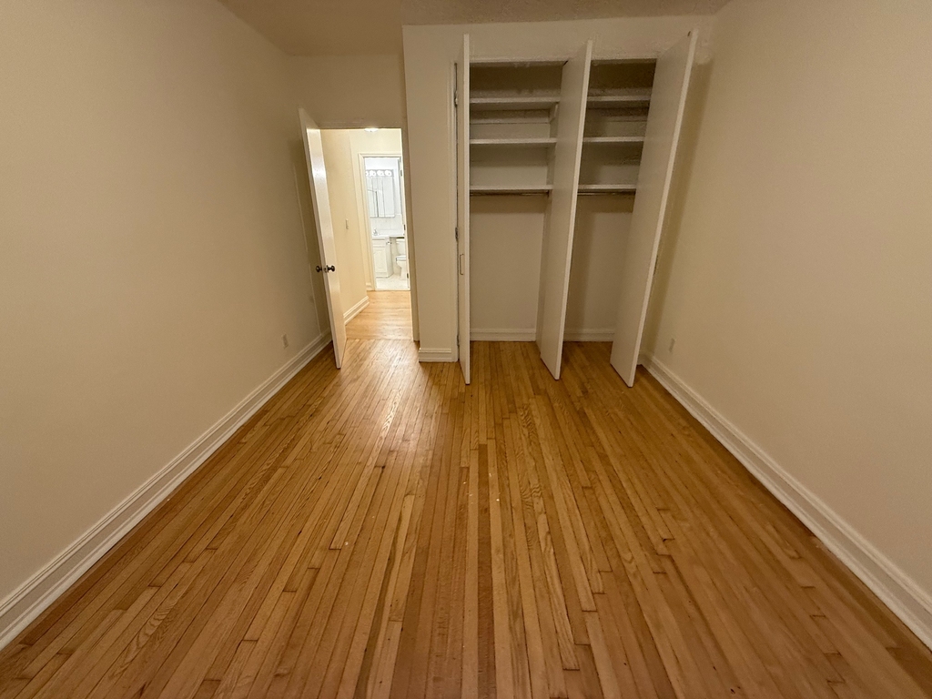 East 46th Street - Photo 8