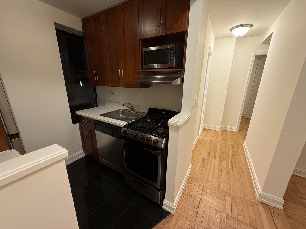 East 46th Street - Photo 2