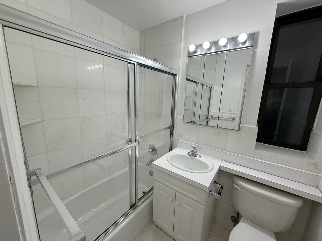 East 46th Street - Photo 5
