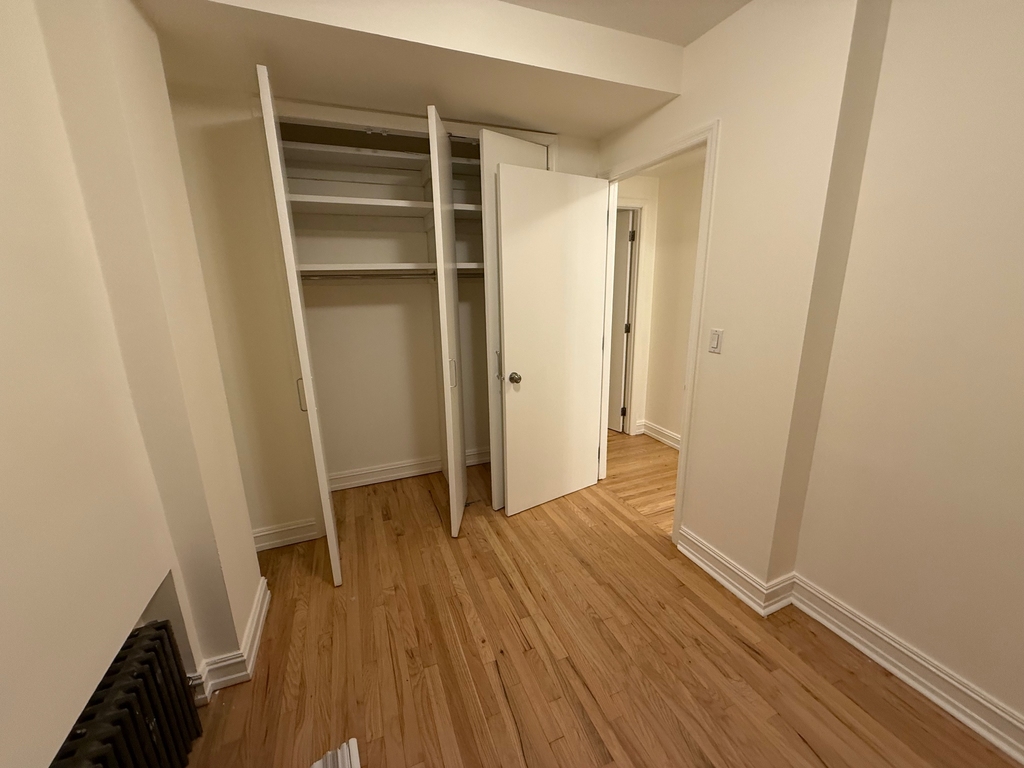 East 46th Street - Photo 7