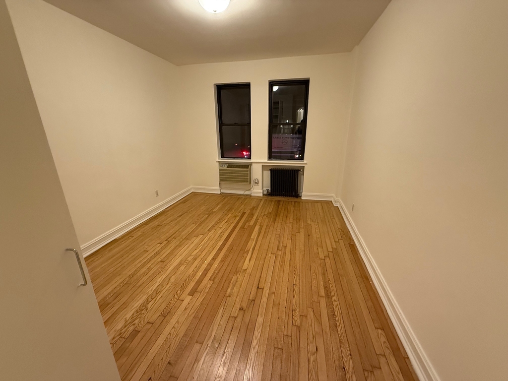 East 46th Street - Photo 6
