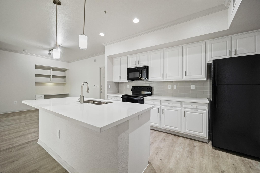 11925 Jones Road - Photo 11