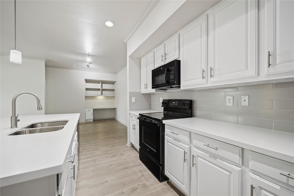 11925 Jones Road - Photo 11