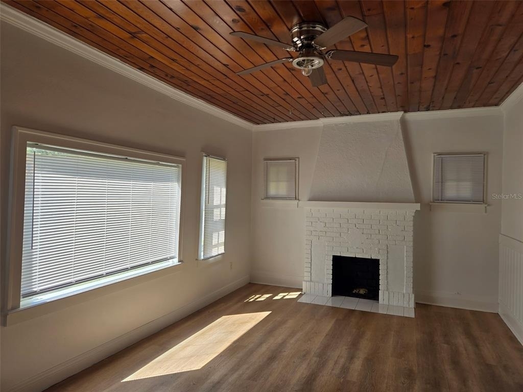 403 Avenue J Se - Photo 2