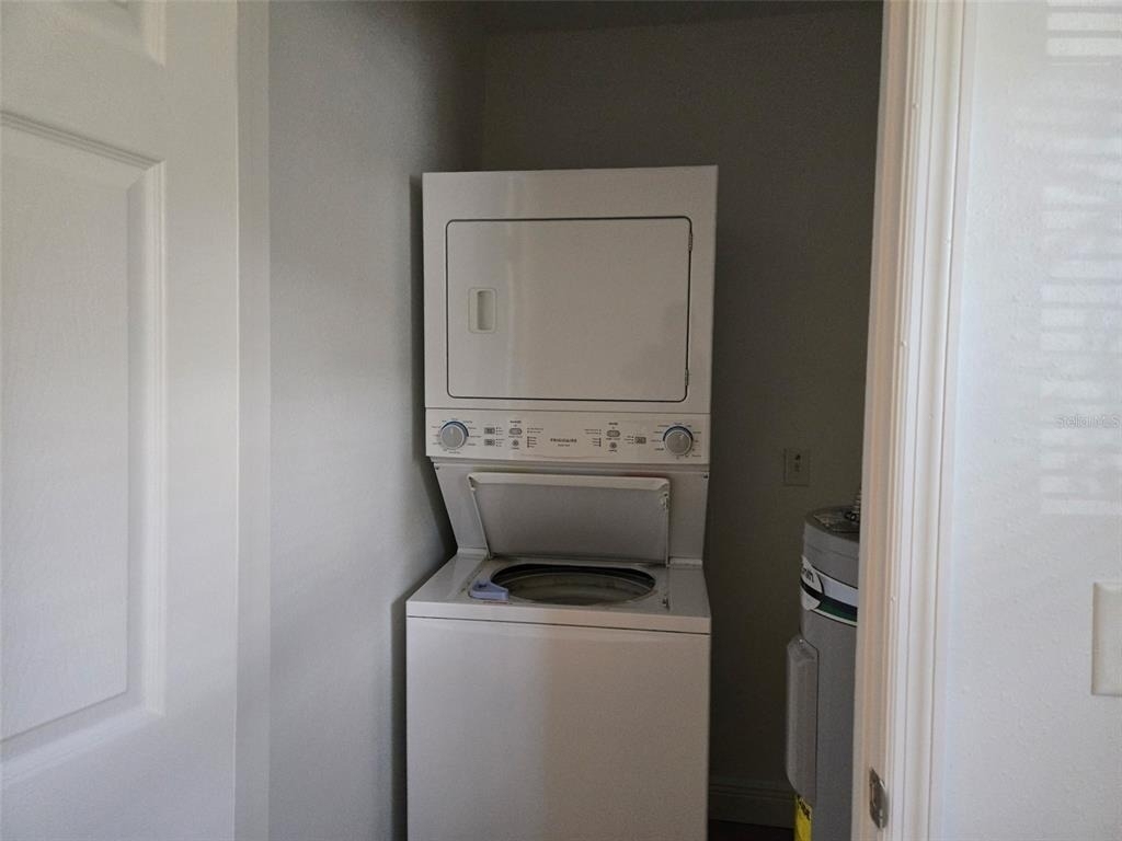 403 Avenue J Se - Photo 5